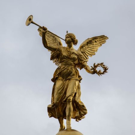 Die Richtigen verleihen dir Flügel. Die Verkehrten legen Pflastersteine drauf.